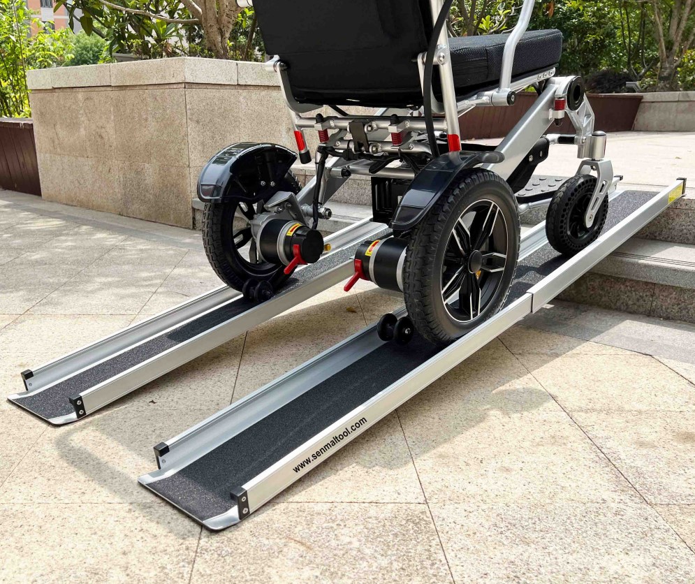 Telescopic wheelchair ramp STR016