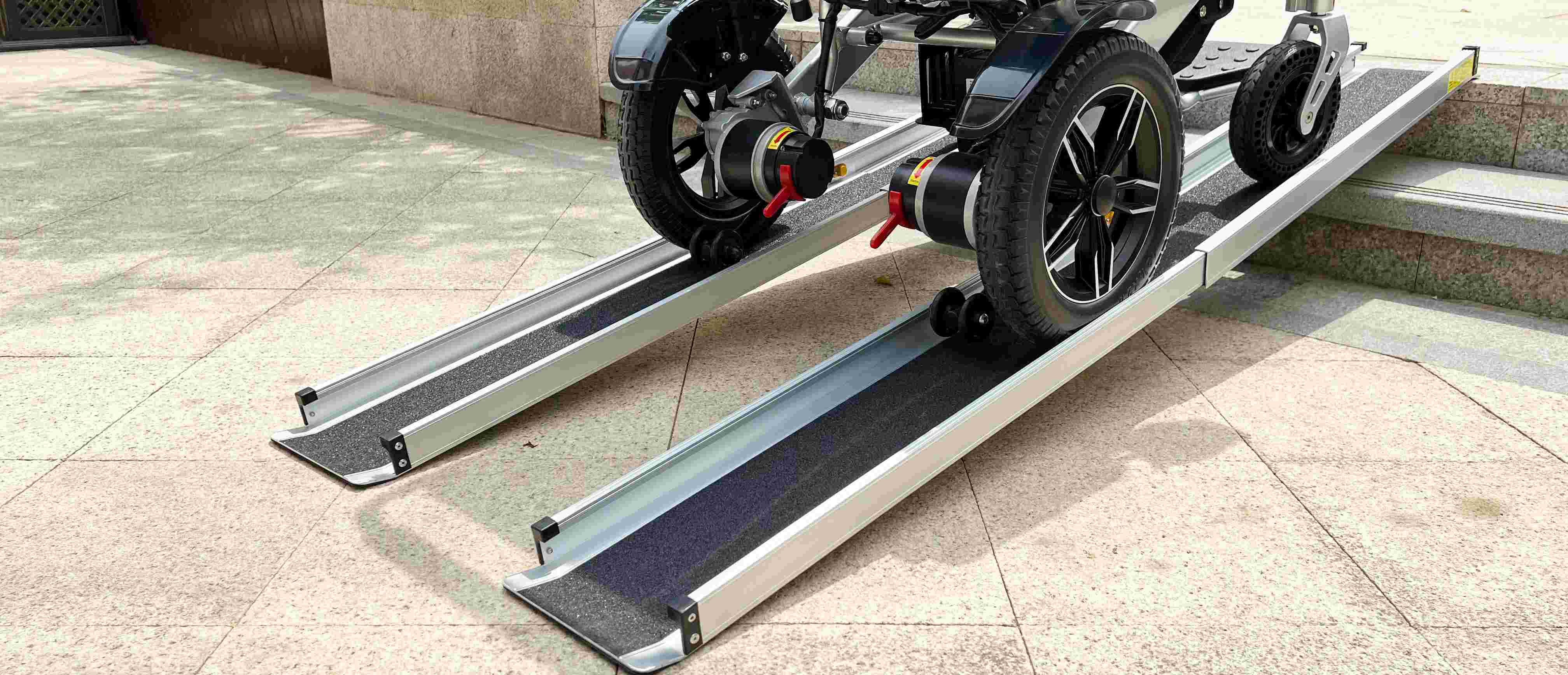 Telescopic wheelchair ramp STR016